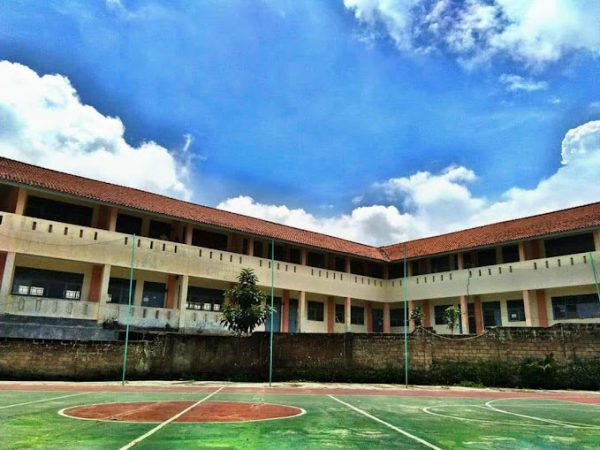 gedung sekolah SMA Al-Irsyad Cipanas